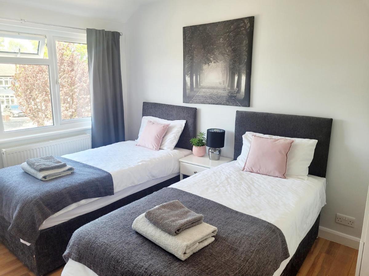 Knollmead House Villa Surbiton ภายนอก รูปภาพ