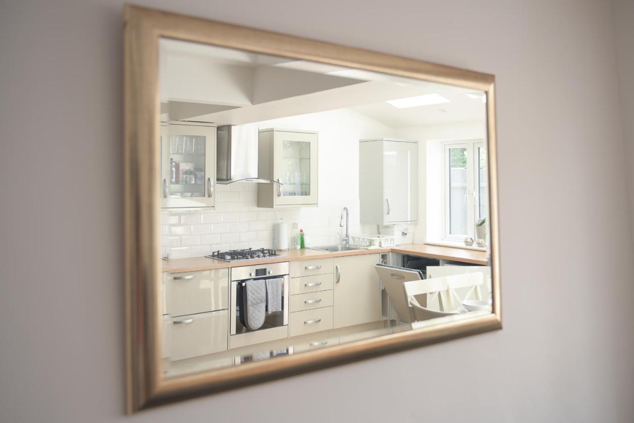 Knollmead House Villa Surbiton ภายนอก รูปภาพ