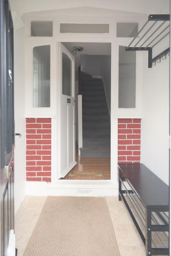 Knollmead House Villa Surbiton ภายนอก รูปภาพ